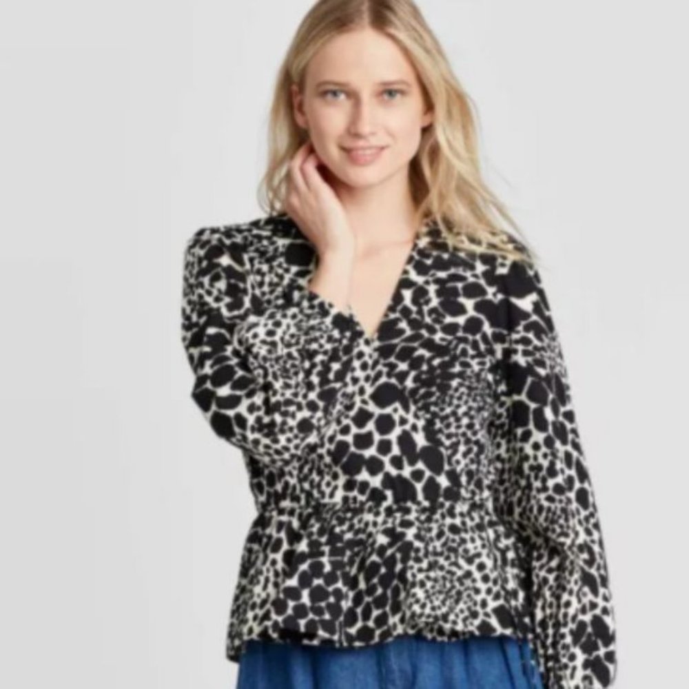 3/$19! WHO WHAT WEAR Black & White Swirling Leopard Print Long Sleeve Wrap Top